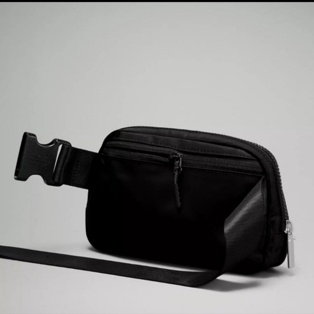 NWT LULULEMON BAG 1L - Picture 4 of 7